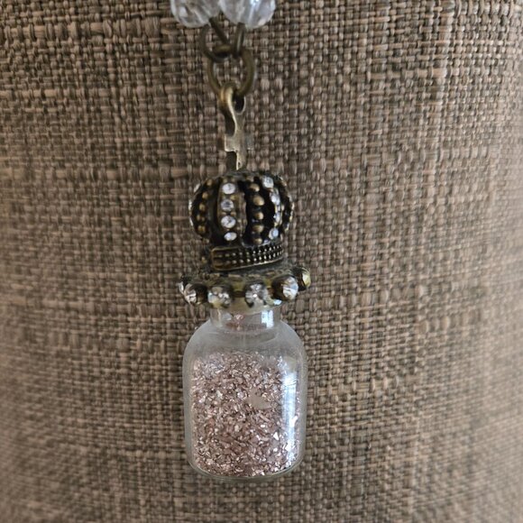Jewelry - Vintage style necklace - crown/potion bottle - EUC